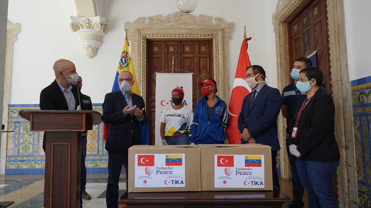 turkiye-venezuelali-ailelere-6-ton-gida-yardimi-yapti